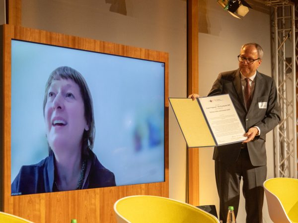 Barbara Yelin und Emmie Arbel mit Demokratiepreis ausgezeichnet 
