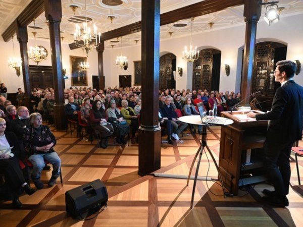 Gedenkveranstaltung in Freiburg erinnert an die „Unsichtbarkeit“ lesbischer Frauen in der NS-Zeit 